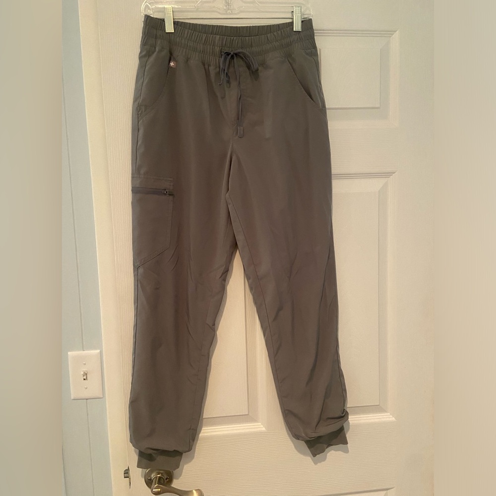 Figs scrub bottoms. Green-gray. Size small.